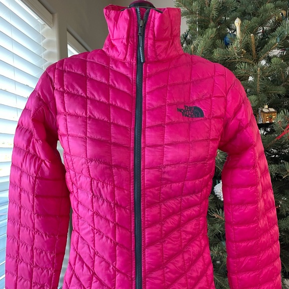 The North Face Thermoball Women's Pink Quilted Jacket - Picture 2 of 8